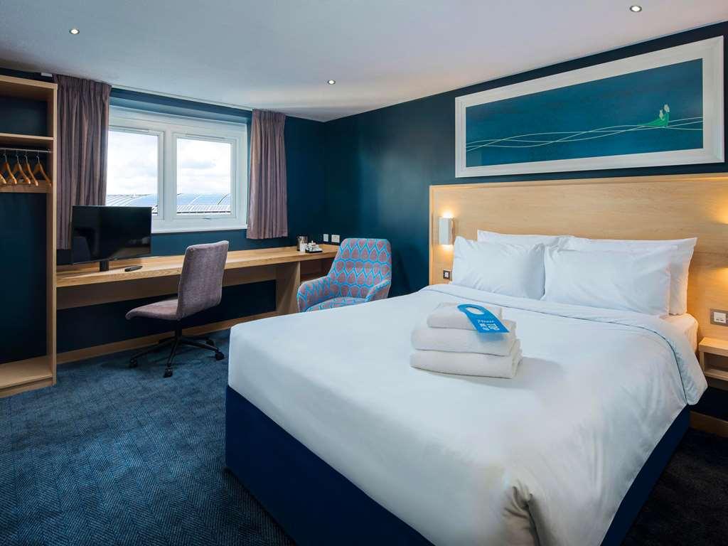 Travelodge Челтнъм Стая снимка