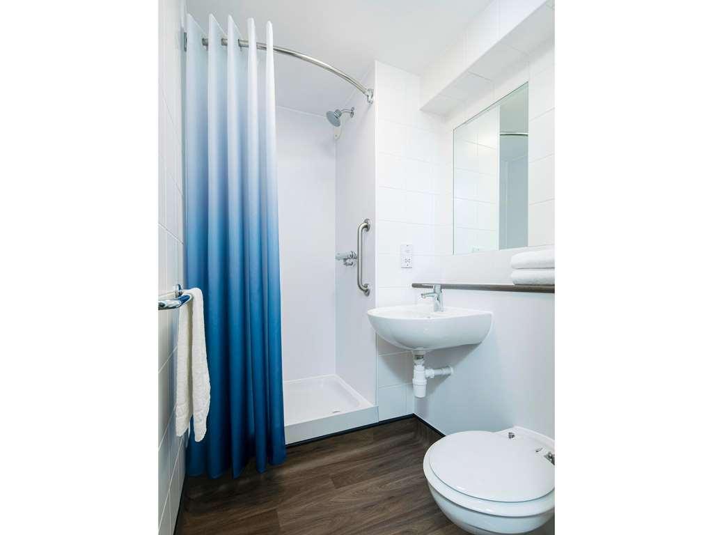 Travelodge Челтнъм Екстериор снимка