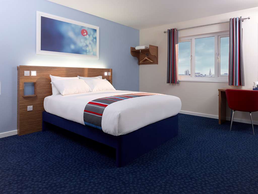 Travelodge Челтнъм Стая снимка