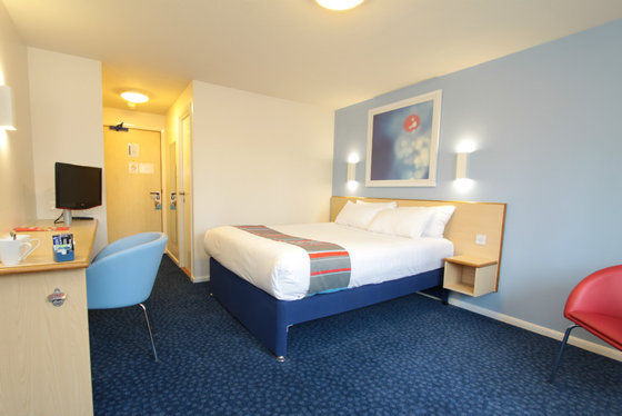 Travelodge Челтнъм Стая снимка