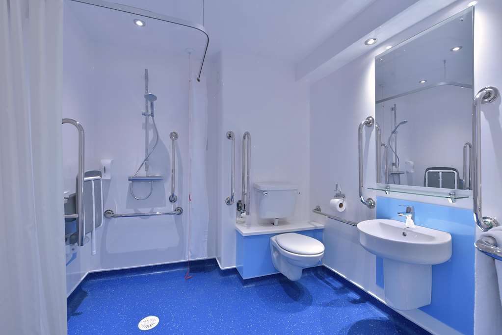 Travelodge Челтнъм Стая снимка