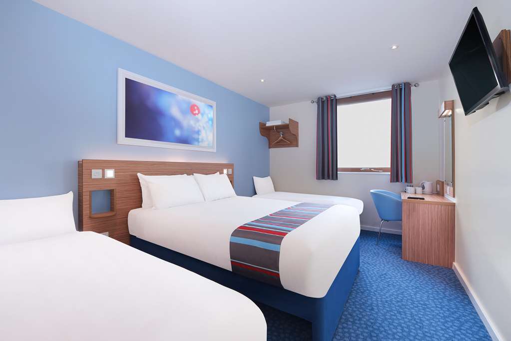 Travelodge Челтнъм Стая снимка